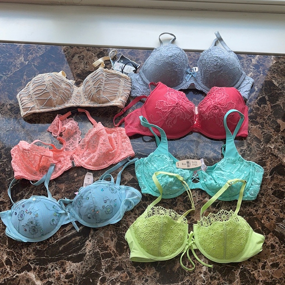 Victoria’s Secret bra lot 34B